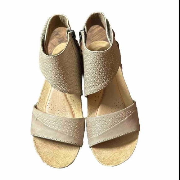 Rockport Cobb Hill Collection Women Hollywood 2 Cuff Khaki Vintage Size 6 NIB - Picture 2 of 8